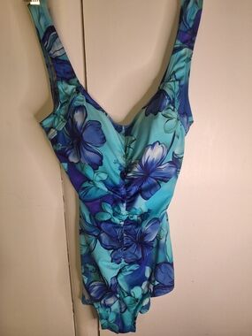 Cove Turquoise and Blue Tropical-Print Roushed Front One Piece Swim Suit Size 10